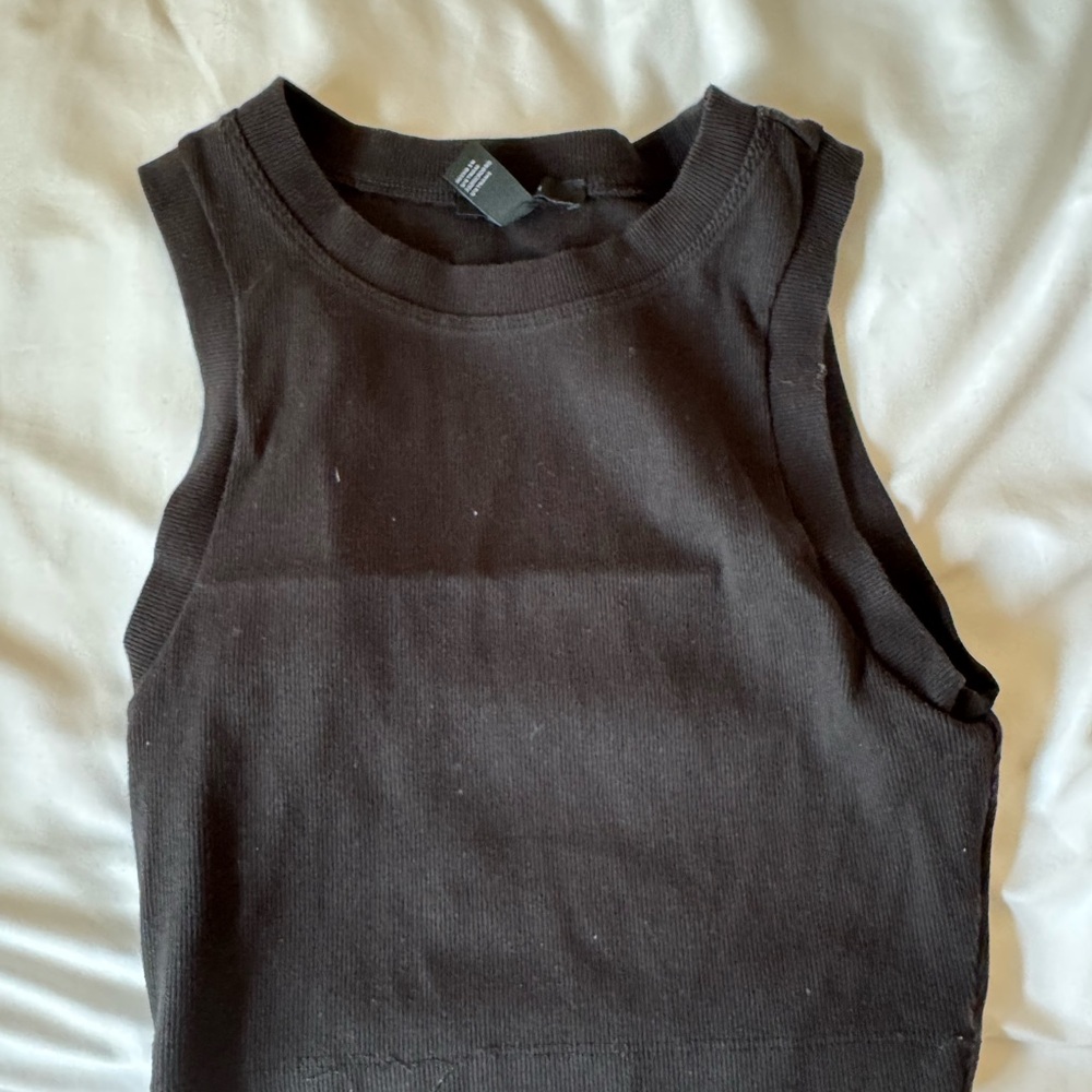 2-pack of white and Black Sleeveless Women's Tops